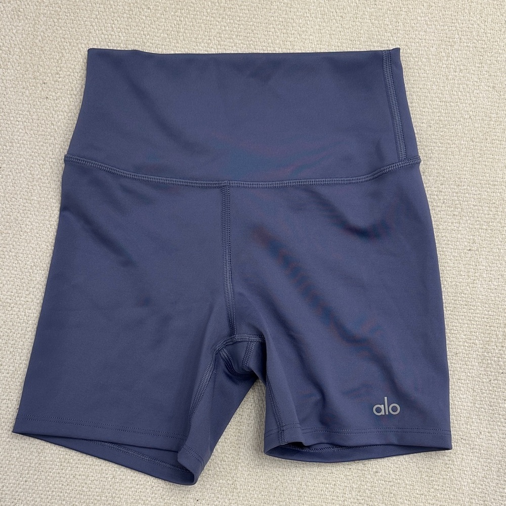 ALO Yoga Women's Deep Blue Bike Shorts - xs